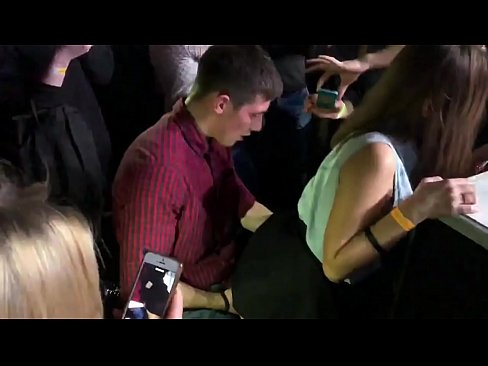 ❤️ Sex nyata dina nightclub Rusia. gadis Rusia 18 taun heubeul dina anus jeung heunceut fucked di nightclub a porno geulis di urang ﹏
